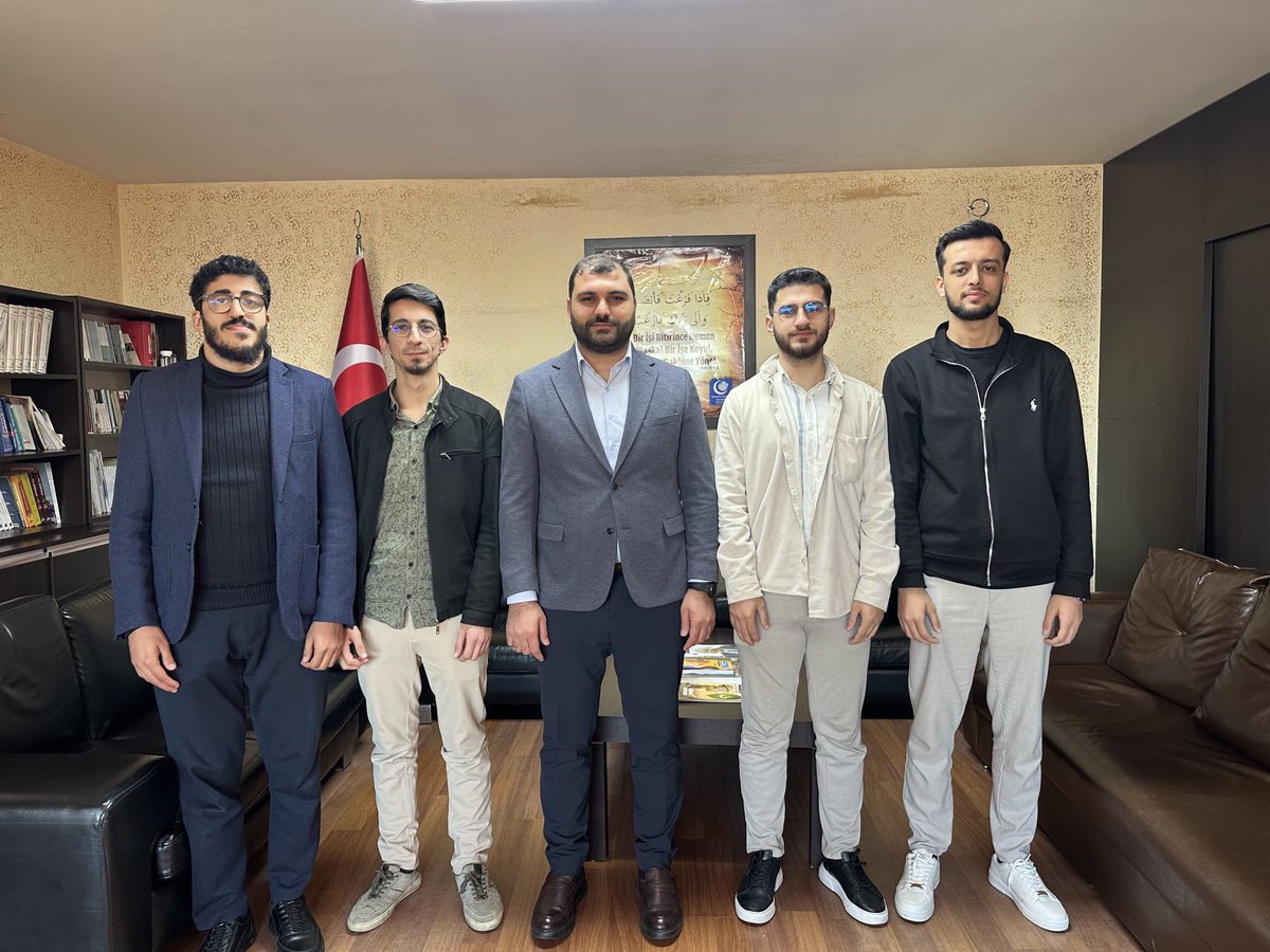 agdadana01's tweet photo. Anadolu Gençlik Derneği Adana Şube Başkanımıza Ziyaret
Ortaokullar Komisyon Başkanı Yunus Alptekin,Liseler Komisyon Başkanı Nurullah Köseoğlu, ABİM Koordinatörleri Halil Çalışkan ve Emrullah Çalışkan,Şube Başkanımız Enes Şahin’i ziyaret ederek hayırlı olsun dileklerini ilettiler. https://t.co/ACabr1XXUa