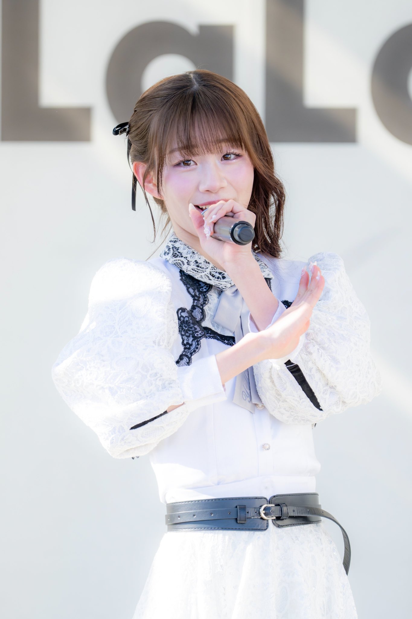 新曲“ 光の翼 ”のラスサビのありがとうのところ！
ありがとうの手話の振り付けになっているんだよ🪽