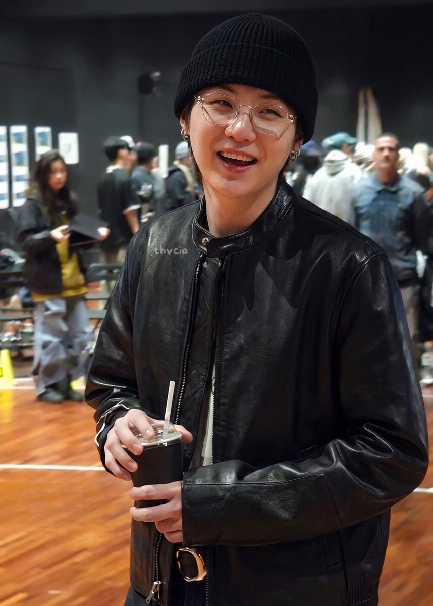 brblyci's tweet photo. min suga day🐱🖤 
#suga #yoongi #happysugaday https://t.co/ISj3JsdY1t