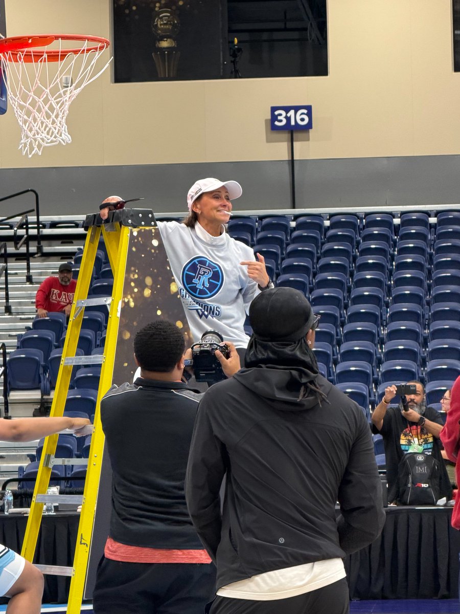 URI Alumni tweet media