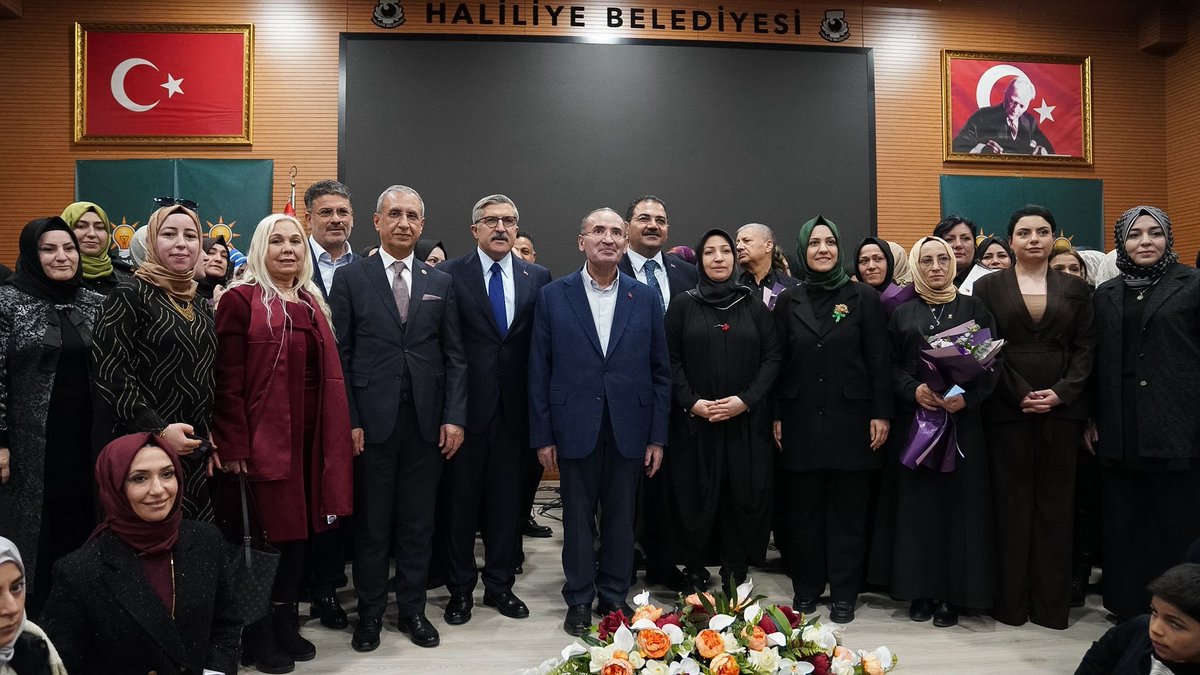 Makbulee_Oruc's tweet photo. Genel Başkan Yardımcımız ve Kültür Sanat Politikaları Başkanı Sn. @HuseyinYayman, TBMM Başkanvekilimiz Sn. @bybekirbozdag, İl Başkanımız, Milletvekillerimiz, MKYK Üyelerimiz, İlçe Başkanlarımız, İlçe Belediye Başkanlarımız ve 3 kademe teşkilatımızın katılımıyla AK Parti Şanlıurfa İl Kadın Kolları Başkanımız Sn.  @ZehraAy063 öncülüğünde İl Kadın Kollarımız tarafından düzenlenen #8MartDünyaKadınlarGünü programında bir araya geldik.

Kadınlarımız, toplumun temel taşı, ailemizin direği ve milletimizin geleceğinin mimarıdır. Bu özel günde, alın teri döken, emek veren ve fedakârlıkla yol yürüyen tüm kadınlarımızın 8 Mart Dünya Kadınlar Günü’nü kutluyorum.

#RamazandaŞanlıurfa
#MilletimizleİnancımızBir

@RTErdogan @bybekirbozdag @abuyukgumus @acarfaruka @tugbaisikercan @tulaykaynarca  @deryabakbak27 @hakanaksu058 @farukaytek @GercekTekin @sevilcan8 @DndDndar @milhamigunbegi @ZehraAy063 @avorhancelik  @FBozdag63 @AKKADINGM @akpartiurfa @akkadinsanlurfa @Karakopruak @akkadnKarakopru @akgenckarakopru