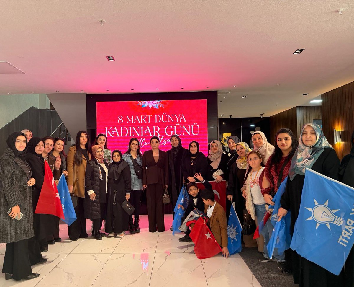 Makbulee_Oruc's tweet photo. Genel Başkan Yardımcımız ve Kültür Sanat Politikaları Başkanı Sn. @HuseyinYayman, TBMM Başkanvekilimiz Sn. @bybekirbozdag, İl Başkanımız, Milletvekillerimiz, MKYK Üyelerimiz, İlçe Başkanlarımız, İlçe Belediye Başkanlarımız ve 3 kademe teşkilatımızın katılımıyla AK Parti Şanlıurfa İl Kadın Kolları Başkanımız Sn.  @ZehraAy063 öncülüğünde İl Kadın Kollarımız tarafından düzenlenen #8MartDünyaKadınlarGünü programında bir araya geldik.

Kadınlarımız, toplumun temel taşı, ailemizin direği ve milletimizin geleceğinin mimarıdır. Bu özel günde, alın teri döken, emek veren ve fedakârlıkla yol yürüyen tüm kadınlarımızın 8 Mart Dünya Kadınlar Günü’nü kutluyorum.

#RamazandaŞanlıurfa
#MilletimizleİnancımızBir

@RTErdogan @bybekirbozdag @abuyukgumus @acarfaruka @tugbaisikercan @tulaykaynarca  @deryabakbak27 @hakanaksu058 @farukaytek @GercekTekin @sevilcan8 @DndDndar @milhamigunbegi @ZehraAy063 @avorhancelik  @FBozdag63 @AKKADINGM @akpartiurfa @akkadinsanlurfa @Karakopruak @akkadnKarakopru @akgenckarakopru