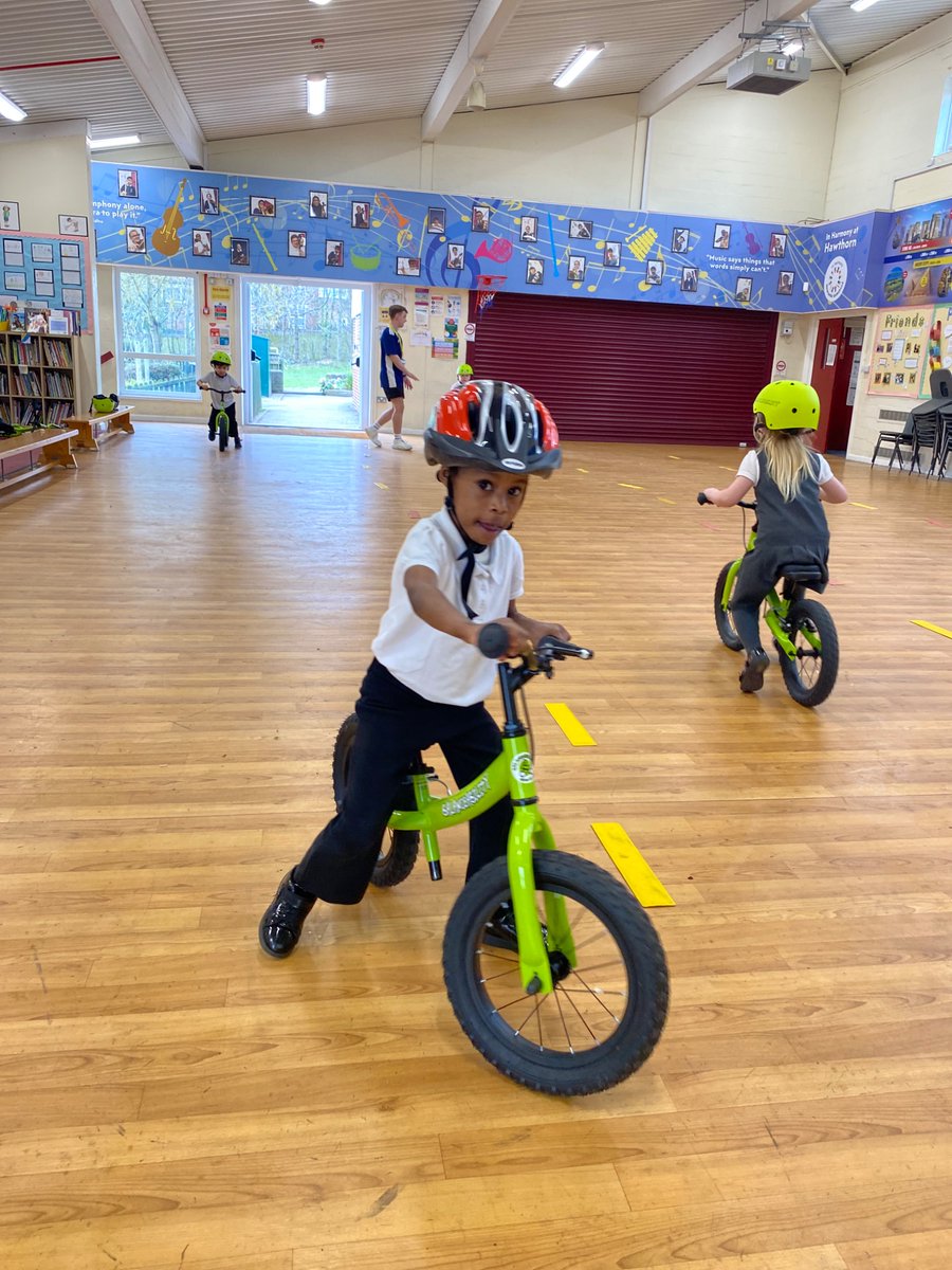 Hawthorn_PS's tweet photo. Reception have been learning how to use our balance bikes safely. #nesss https://t.co/VvwpMPZRSo