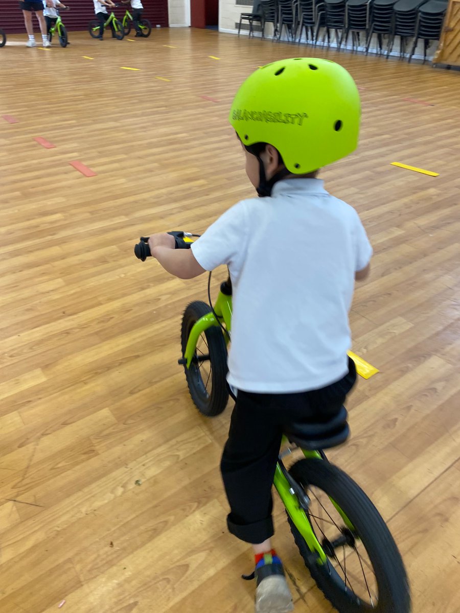 Hawthorn_PS's tweet photo. Reception have been learning how to use our balance bikes safely. #nesss https://t.co/VvwpMPZRSo