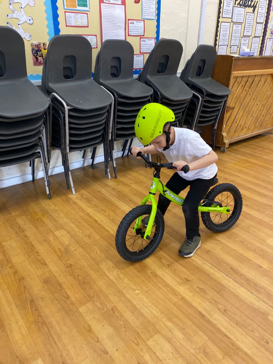 Hawthorn_PS's tweet photo. Reception have been learning how to use our balance bikes safely. #nesss https://t.co/VvwpMPZRSo