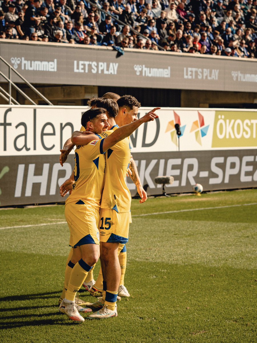 EintrachtBSNews's tweet photo. Tordebüt für die Löwen! 🦁🤩 
Glückwunsch, Heußi. 🥺🫶🏼

#wirsindeintracht https://t.co/RyXG0oElRZ
