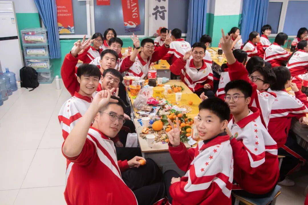 BaderPaul1's tweet photo. "Just wrapped up the [综艺名] taping—energy was off the charts!  Who’s as hyped as I am for the premiere  #综艺打卡 #LiveVibe" https://t.co/tnCEMHdQCe