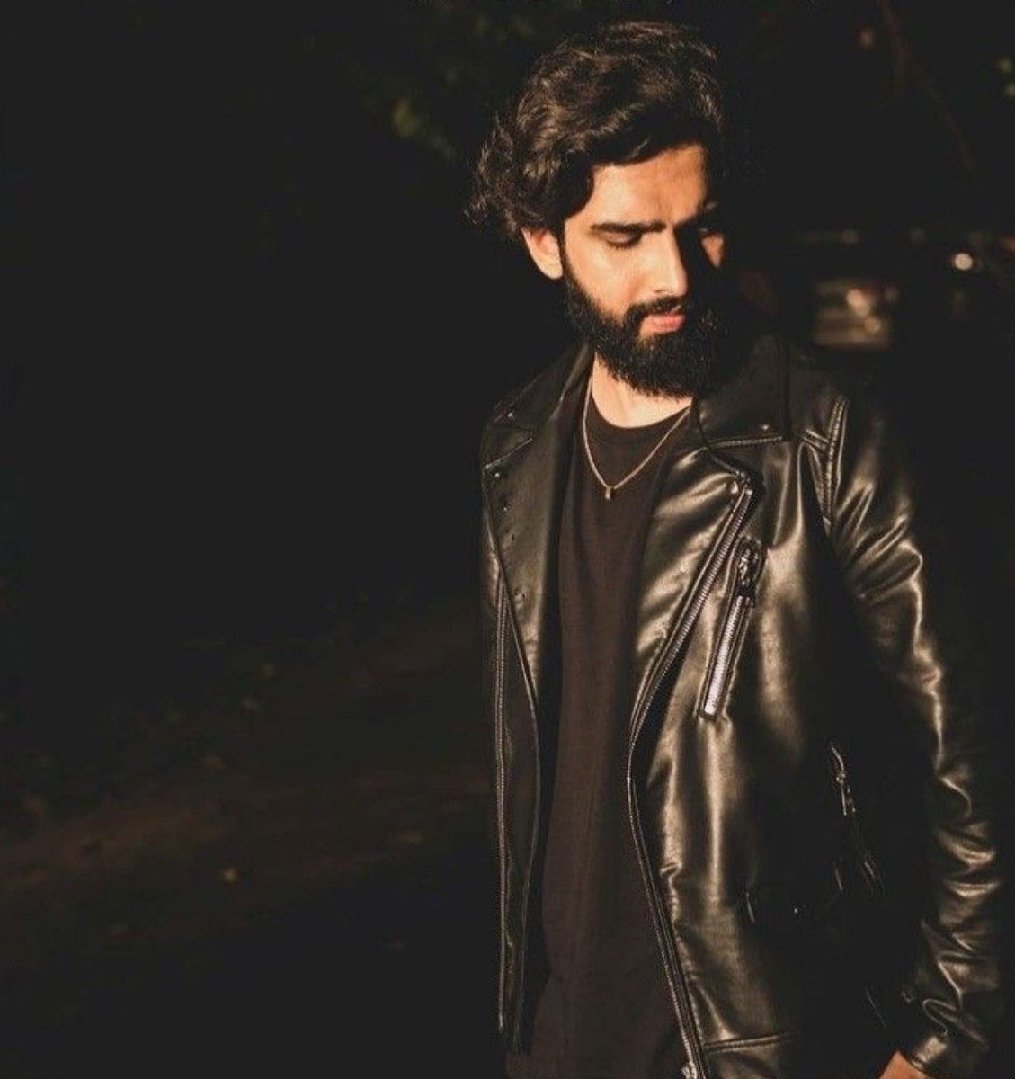 Dreammverse's tweet photo. Let’s do this as a thread.👇

Quote this tweet &amp; head over to YT to leave some comments on #YahinGuzaarDoon.
Take a screenshot &amp; share it here.🫶

@AmaalMallik
 said we need to push this song even further, so let’s all come together &amp; make it happen!🤝❤️
#AmaalMallik #Amaalians https://t.co/QcuTcXlEPD