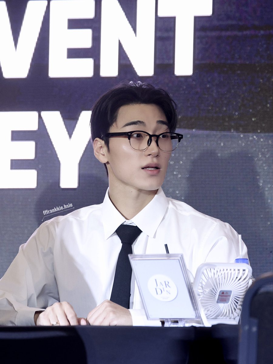 260305

안경 + 셔츠 + 넥타이 = 진리

#최산 #산  #CHOISAN #SAN #에이티즈 #ATEEZ