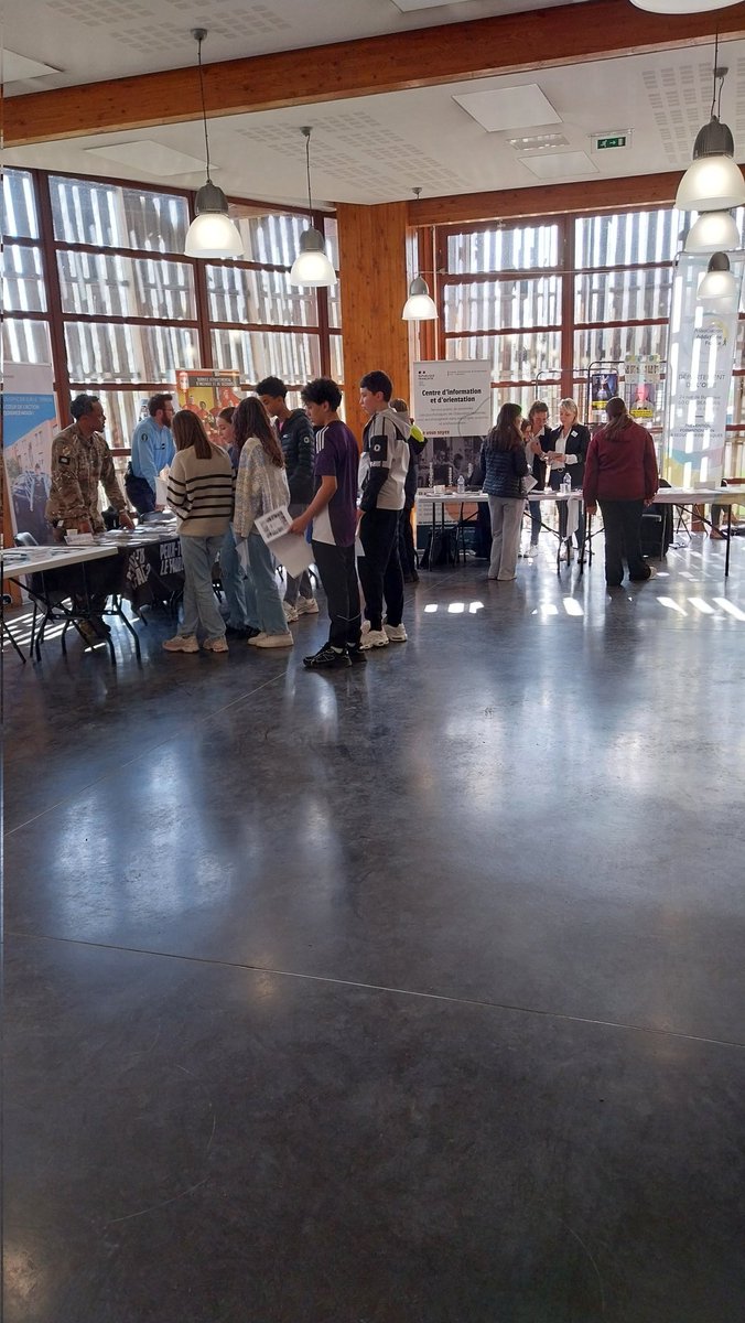 Lycée Roberval tweet media