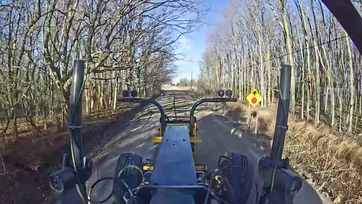 🪏 MAINTENANCE OPERATIONS 🚜

This week, pothole patching remains a priority for maintenance crews working throughout Macomb County. Graders are performing maintenance on unpaved rural roads. Please remember to drive carefully and give road professionals room to safely operate.