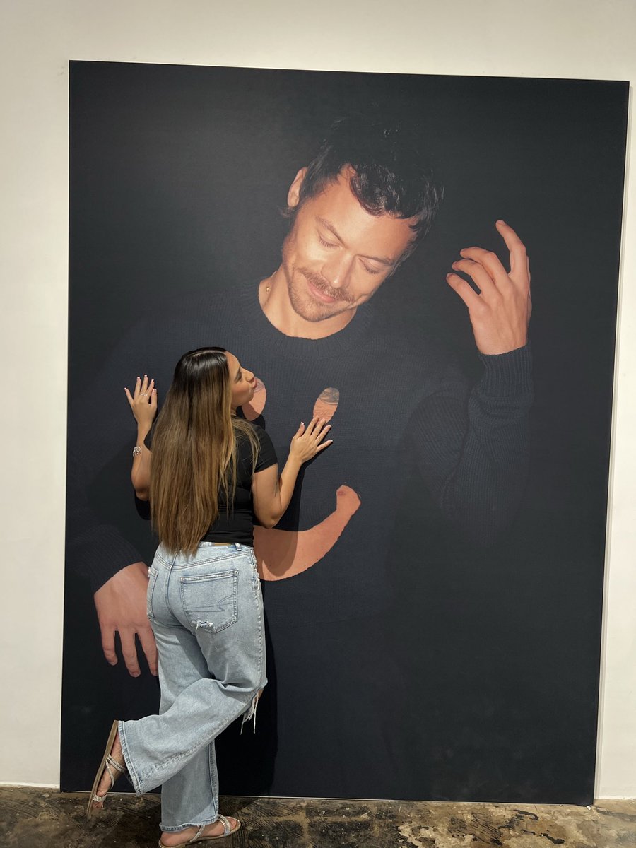 mchvrra's tweet photo. Harry Styles Pop Up 🪩 https://t.co/P13aLBCHF0