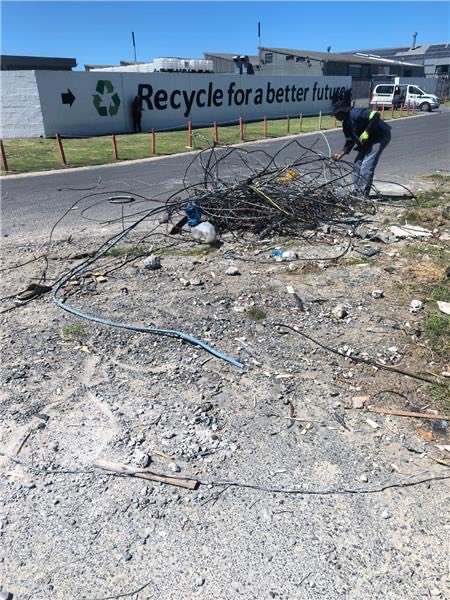 Eskom_SA's tweet photo. #EskomWesternCape in collaboration with the @CityofCT and the @SAPoliceService (SAPS) conducted a rapid response operation earlier today in %Sesikhona informal settlement, #Philippi, to remove illegal electricity connections in the area.
The joint operation forms part of ongoing efforts to ensure the safety, reliability and sustainability of the electricity network while protecting communities from the dangers associated with illegal connections.
Illegal connections also place immense strain on the electrical infrastructure, often leading to unplanned outages and costly damage to equipment. By removing these connections, the teams are helping to safeguard the integrity of the electricity supply and improve service delivery for lawful customers.
Eskom Western Cape extends its appreciation to all participating stakeholders for their continued support.