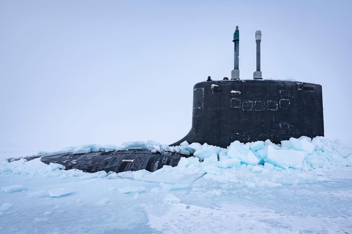 📍ARCTIC CIRCLE - Virginia-class fast-attack submarine USS Delaware (SSN 791) emerges from the ice after performing a vertical surfacing to kick off Operaetion ICE CAMP 2026, Mar. 7. 

MORE: usff.navy.mil/Press-Room/New…