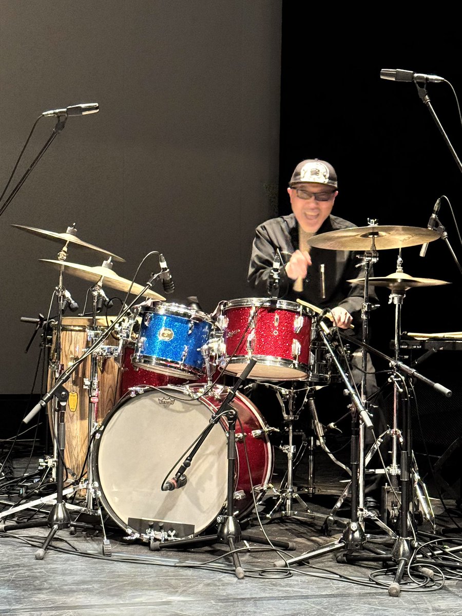 monty_mori's tweet photo. 【沖縄のウタ拝&UTAHAI】
2024.11.29(金)
渋谷区文化総合センター大和田
さくらホール
リハーサル
今回はリハーサルに突如?現れた✨スーパードラマー🥳
※掲載許諾写真
#沖縄のウタ拝
#UTAHAI
#根岸孝旨 https://t.co/kNUhYFyAL1