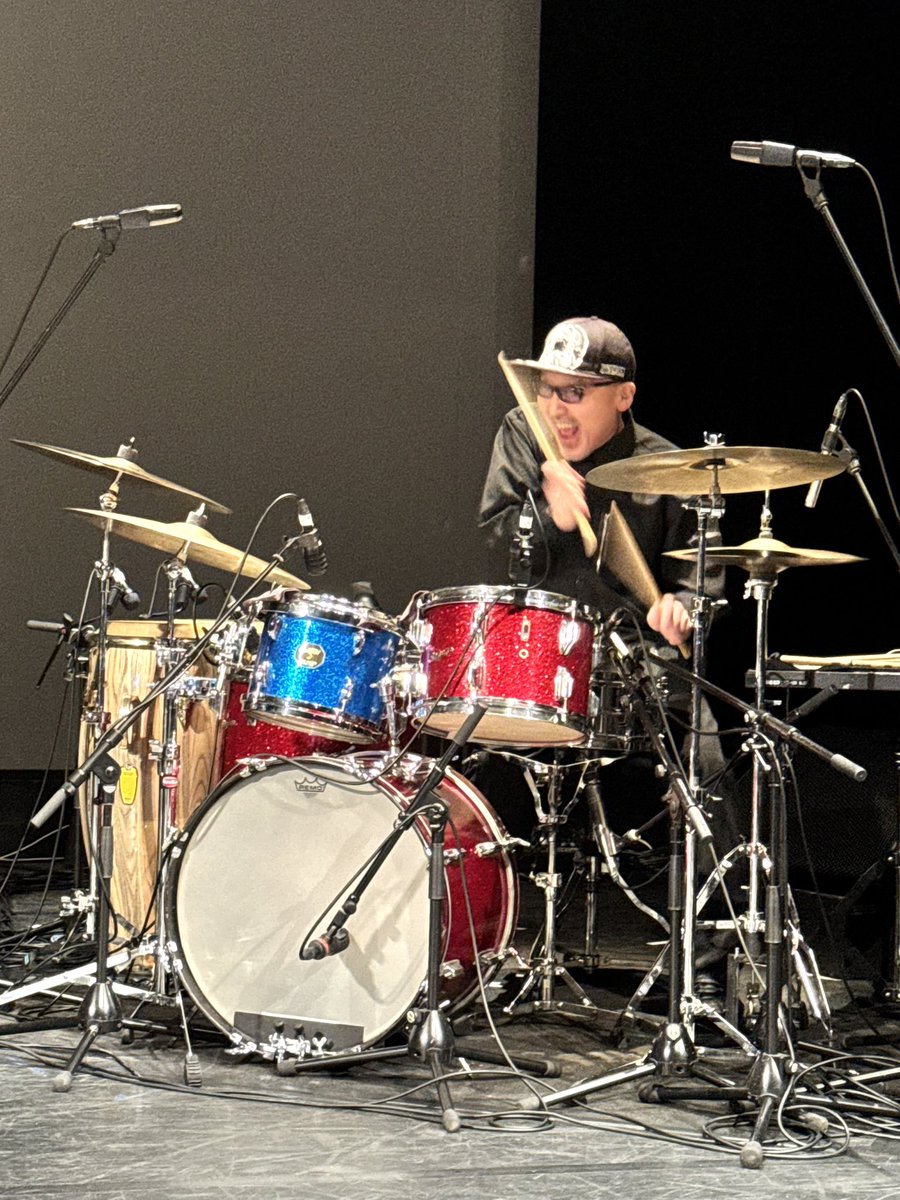 monty_mori's tweet photo. 【沖縄のウタ拝&UTAHAI】
2024.11.29(金)
渋谷区文化総合センター大和田
さくらホール
リハーサル
今回はリハーサルに突如?現れた✨スーパードラマー🥳
※掲載許諾写真
#沖縄のウタ拝
#UTAHAI
#根岸孝旨 https://t.co/kNUhYFyAL1
