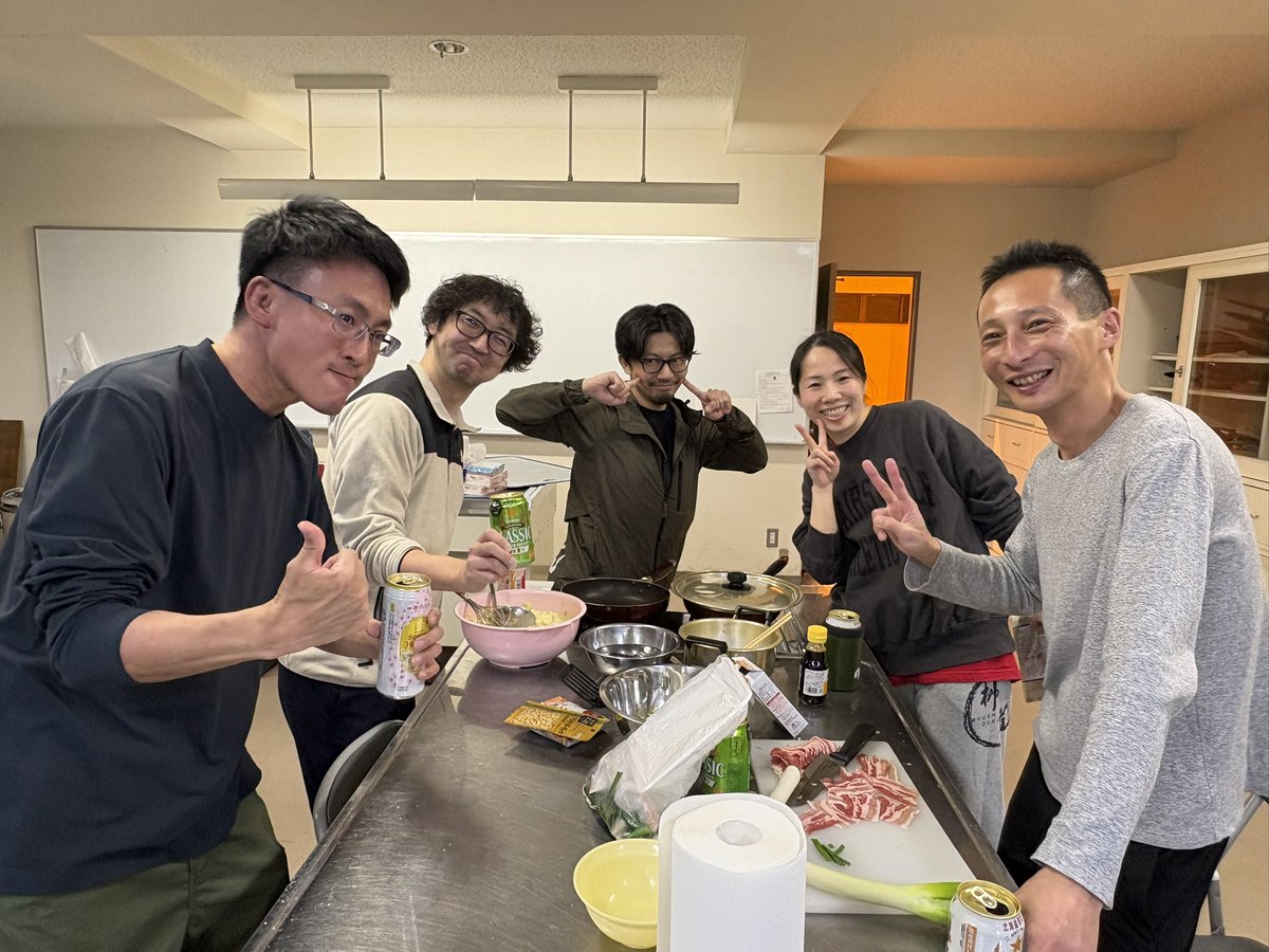 ryuenouka's tweet photo. 夜はお楽しみ企画🫶🏻お好み焼き選手権！！

グループに分かれて具材を持ち寄り
美味しいお好み焼きを目指して奮闘👊🏻✨

練習も企画も全力で楽しんだ柳苑謳歌でした！！

これから本祭に向けて練習を重ねて参ります！！今年度作品、楽しみにしてくださると幸いです☺️

#YOSAKOIソーラン
#2026年度作品 https://t.co/vbullYmLjb