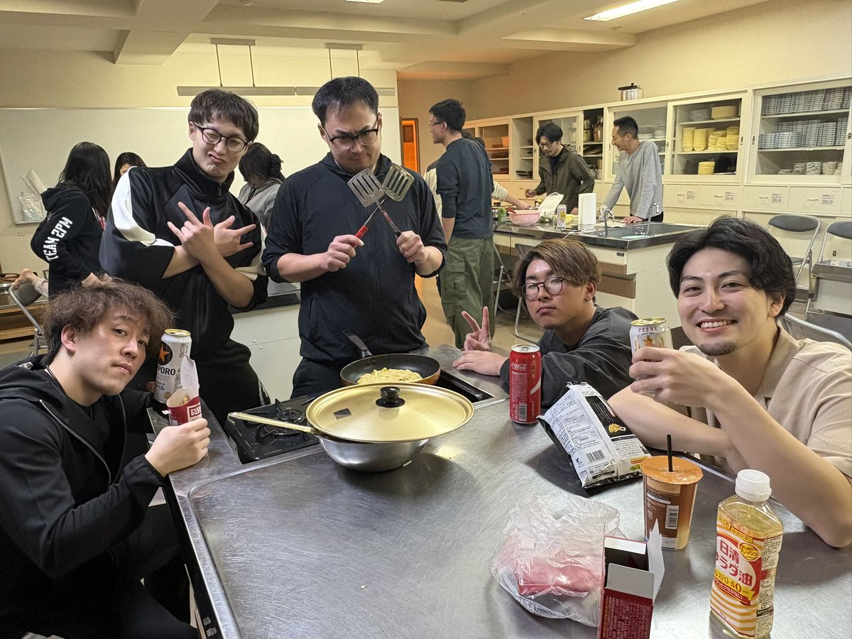 ryuenouka's tweet photo. 夜はお楽しみ企画🫶🏻お好み焼き選手権！！

グループに分かれて具材を持ち寄り
美味しいお好み焼きを目指して奮闘👊🏻✨

練習も企画も全力で楽しんだ柳苑謳歌でした！！

これから本祭に向けて練習を重ねて参ります！！今年度作品、楽しみにしてくださると幸いです☺️

#YOSAKOIソーラン
#2026年度作品 https://t.co/vbullYmLjb