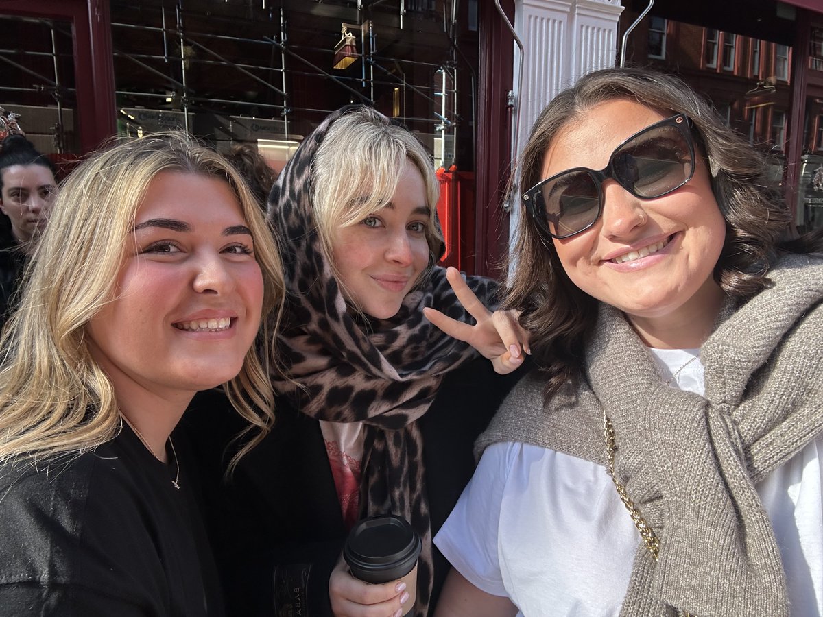 a year since we bet sabrina 🥹🥹