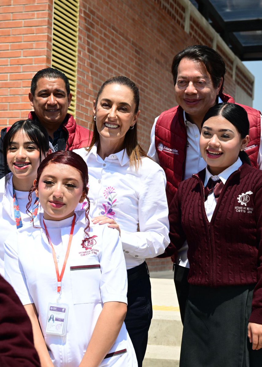 SEP_mx's tweet photo. #SEPInforma🗞️ | ¡La #Educación #MediaSuperior se sigue fortaleciendo en todo #México! 🇲🇽📚✨

Con el impulso de la presidenta @Claudiashein, se inauguraron dos planteles del #CBTIS en los municipios de #Ixtapaluca y #Chimalhuacán, Estado de México.

El maestro @mario_delgado, comentó que con los dos nuevos planteles más la construcción de 19 bachilleratos “Margarita Maza” y 3 #bachilleratos tecnológicos, además de otras acciones, se crearán 10 mil nuevos lugares en la #Educación #MediaSuperior de la entidad mexiquense. 🏫🏗️

🔗 Conoce más: https://t.co/tPgjqlnMXL