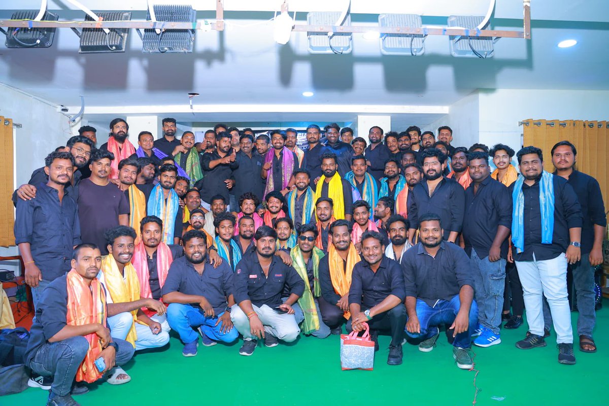 AIAFA_MHBD's tweet photo. AAFA organizational meeting held in Karimnagar, strengthening district committees across Telangana.

Committees were formed for: •Karimnagar
•Khammam
•Adilabad
•Warangal &amp; 
•Nizamabad districts. 

Inspired by Icon star @AlluArjun’s  message: One Good Deed Every Year.🙏
#AAFA https://t.co/T0ZStMGwDu