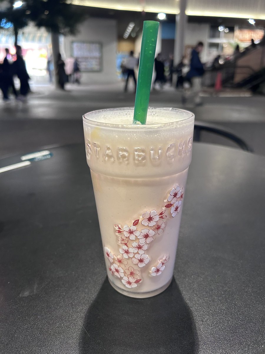 13日からの #シュークリームフラペチーノ を自作してみたが。
#スターバックス