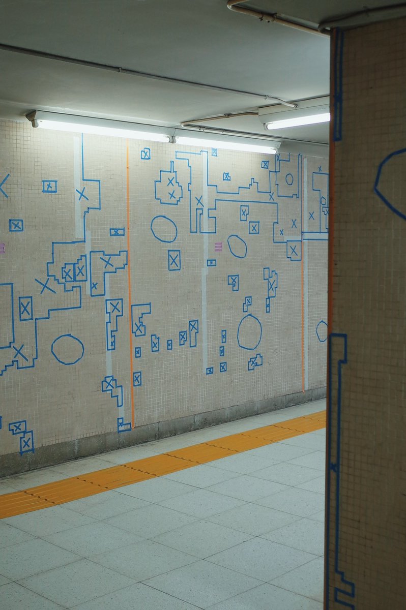 霞ヶ関駅、粋なグラフィティーだなぁと思ってたらタイルの補修計画だった。