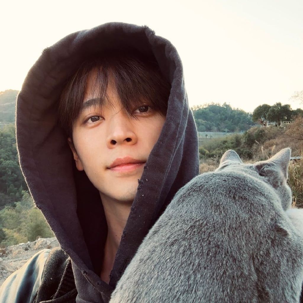 승뢰 웨이보 프사 바꿈!!!! 나타샤랑 찍은 셀카!!!!!🥹🥹💕💕