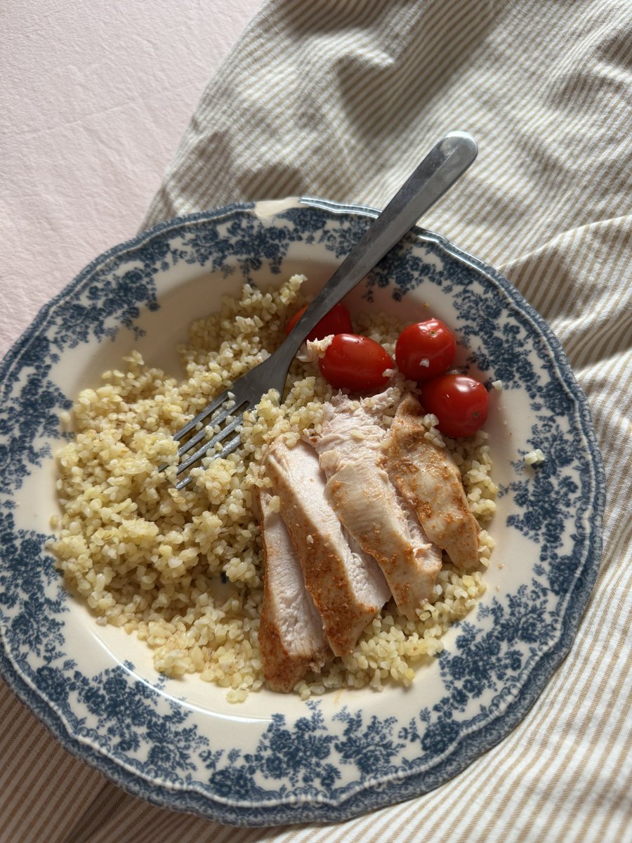 я тут полежу tweet media