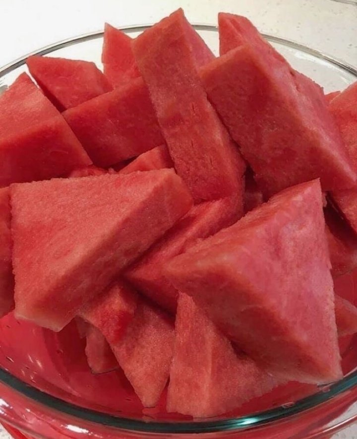 Coldheartedmen_'s tweet photo. mangos or watermelon? https://t.co/7sTqiCzo5C