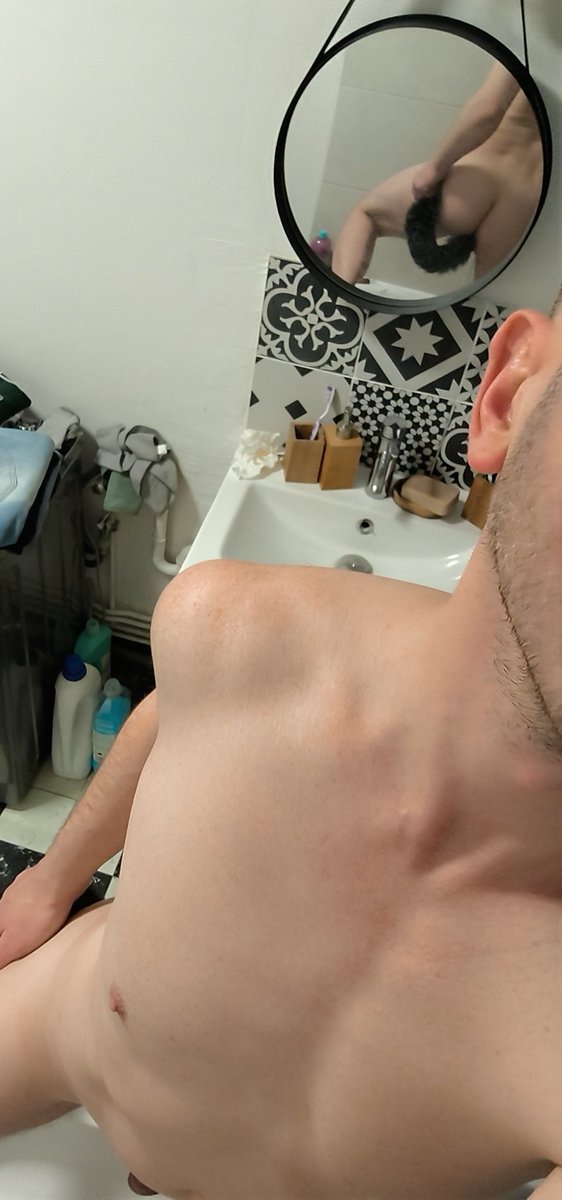 Mon pote m'a offert une Queue a sa soirée 🥰🥵

Perso je préfère les vraies 😏🥵

#gay #gay59 #gayvalenciennes #gaylille