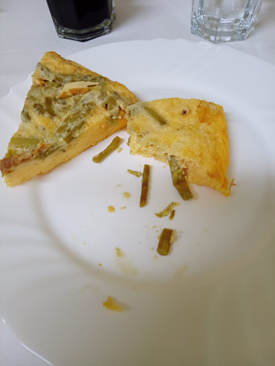 MHA85228220's tweet photo. Cena del domingo 8 marzo en la residencia de Colmenar Viejo, crema de guisantes de sobre con regusto raro y tortilla de espárragos, solo en la superficie. Mientras Ayuso de viaje a Nueva York a gastos pagados por los madrileñ@s. Sigue el maltrato @adavimu @ComunidadMadrid . https://t.co/jTJaiUCMpw