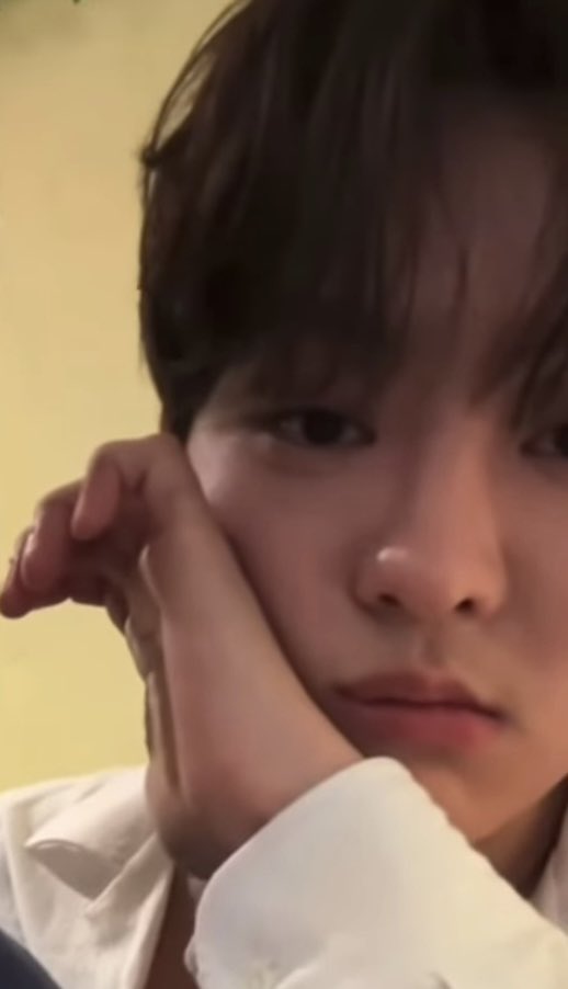 형
아무한테나 웃어주면 안 돼요
알겠죠?
                                                          엥
                                                          나 카페 알바생인디