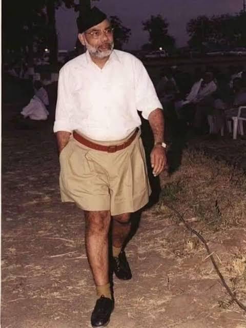 नरेंद्र मोदी इतना लम्बा पेंट क्यों पहनते है?
