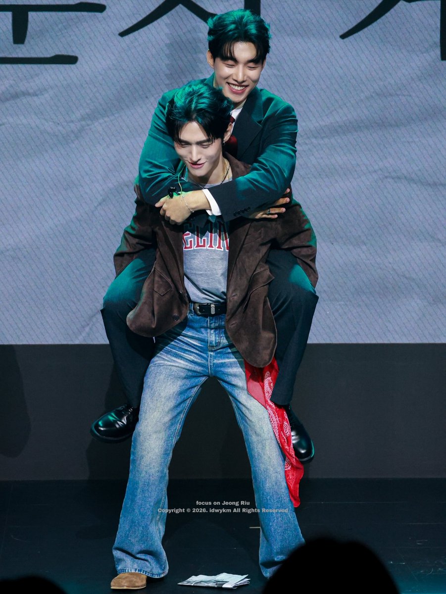 idwykm's tweet photo. 260308 천구비 팬미팅 #정리우 #윤지성 HQ

밤공 중 최고로 긴장한 순간
ㄴ주어 없음

#JeongRiu #郑利友 #鄭利友
#천구비 #천둥구름비바람 #ThundercloudRainstorm
#서정한 #이일조 https://t.co/i5ikHXIY7b