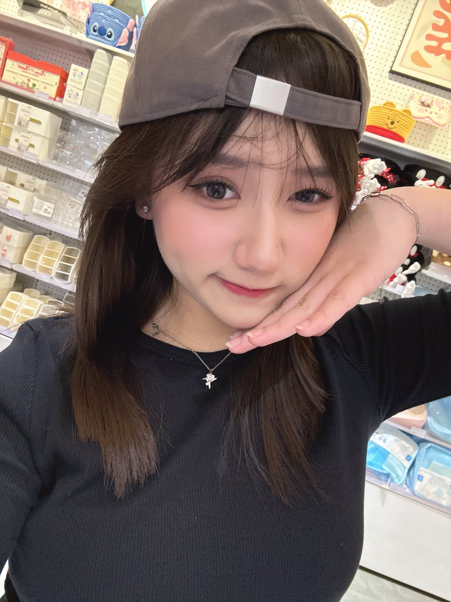 cathleenixie8's tweet photo. https://t.co/FwbCgXOSAU
