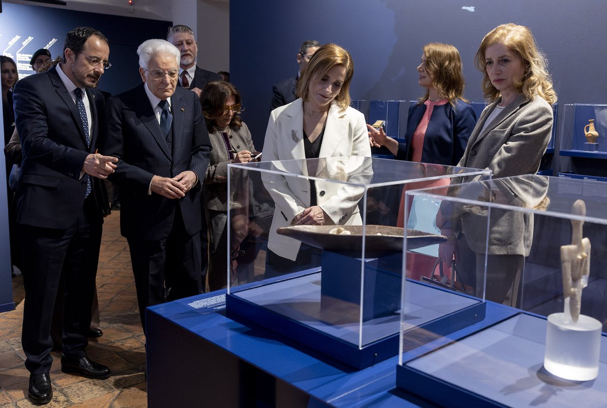 unisiena's tweet photo. L’Università di Siena protagonista a Castel Sant’Angelo per la mostra “Cipro e Italia”, inaugurata dai Presidenti Mattarella e Christodoulidis. 🇮🇹🇨🇾
Nel comitato scientifico il nostro Prof. Luca Bombardieri, esperto dell'Età del Bronzo a Cipro.
Info: https://t.co/heumIu4YsQ https://t.co/RhUDsjvzAL