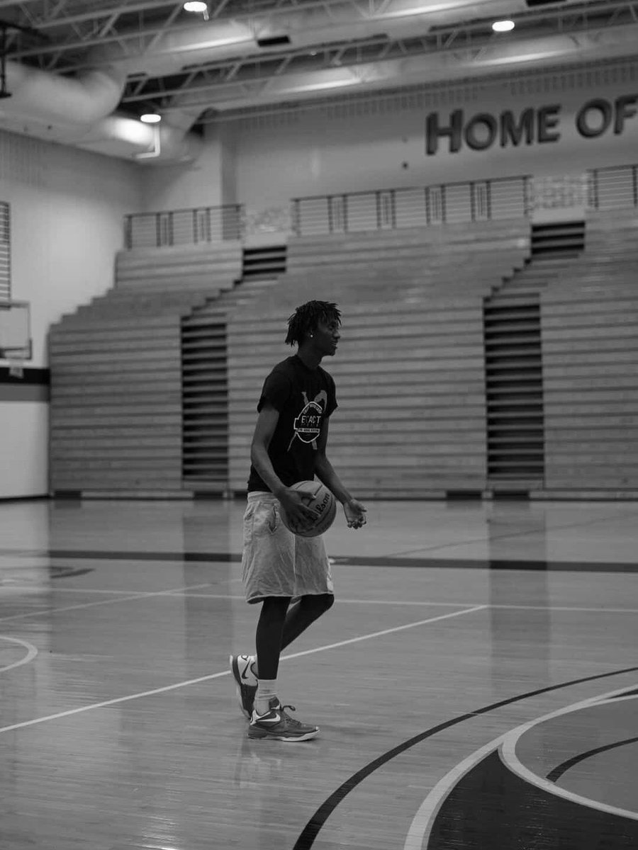 reggihoops27's tweet photo. I been workin this entire eligibility period. I’ve kept my head up when I could’ve went down, seeing other juniors take storm over social media during sectionals makes me come to realize this is all #aprocess  and in the Man Up Aboves Hands… Keep Goin 0️⃣ #AGTG #daticket🎟️ https://t.co/uIw9jUdmqB