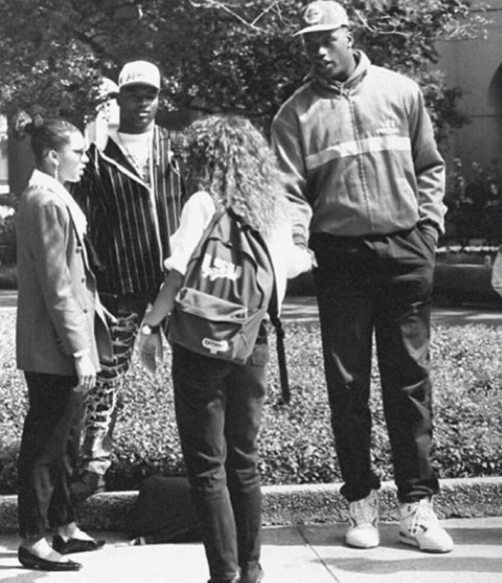 CollegeHoops's tweet image. (1991) Shaq &amp;amp; Odell Beckham Sr. out on LSU’s campus 📸