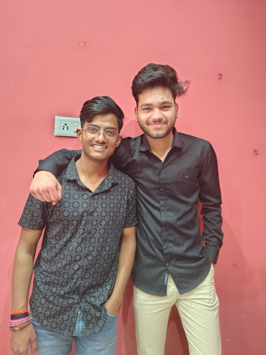 nitin33333r's tweet photo. 😎😎 #friends https://t.co/N2E6UlS5kq