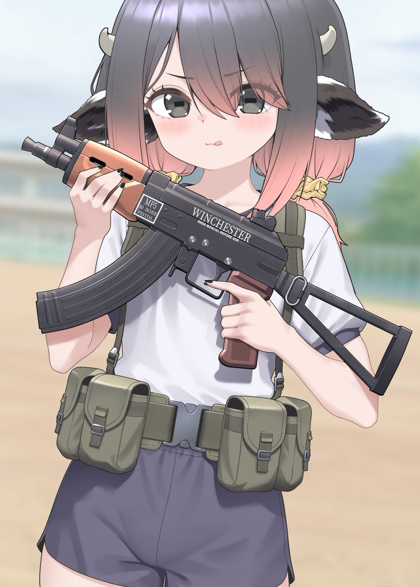 mojamozanari's tweet photo. MP5を手に入れた🐄くん
MP5って書いてあるんだからMP5に間違いないね https://t.co/oV5kJ7DMiP