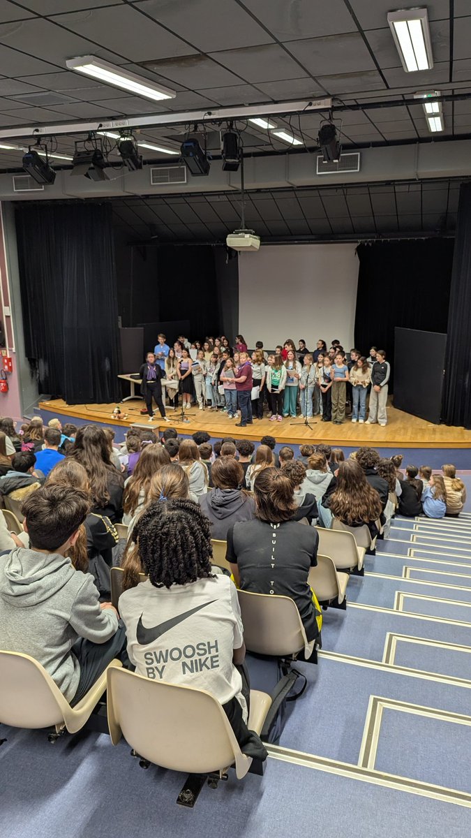 Collège Marc Chagall - Gasny tweet media