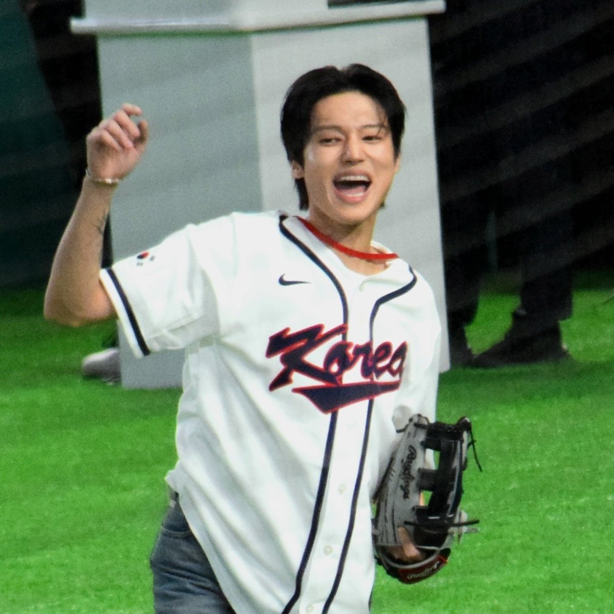 260309 시구 始球式 WBC

ピッチング練習中、思い通りに投げれなかったみたいで可愛い顔になってた

#WooyoungWBC1stPitchSoon
#WOOYOUNG #우영 #ウヨン
<a href="/ATEEZofficial/">ATEEZ(에이티즈)</a> <a href="/WBCBaseball/">World Baseball Classic</a>