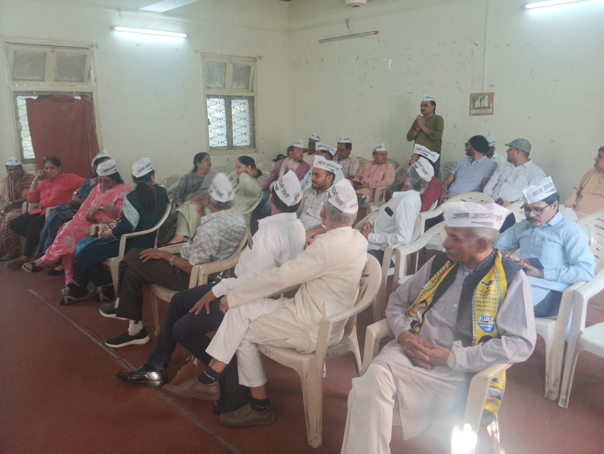 आम आदमी पार्टी भोपाल जिले की प्रथम बैठक संपन्न हुई,
 23 मार्च से भोपाल जिले में जनसरोकार यात्रा निकाली जाएगी 
हर घर केजरीवाल घर घर केजरीवाल 
हरीश पाठक 
जिलाध्यक्ष - भोपाल
<a href="/AAPMPOfficial/">AAP Madhya Pradesh</a> <a href="/JSTomarAAP/">Jitender Singh Tomar</a> <a href="/Aapkaharish78/">Harish Patthak</a>