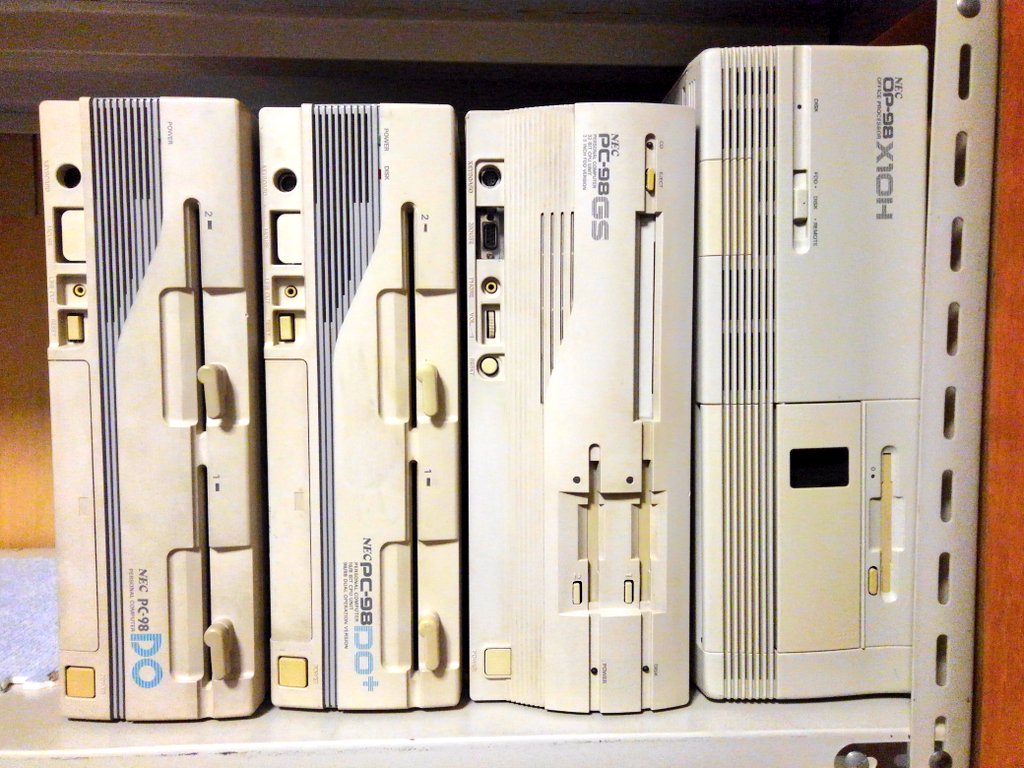 toshitada1973's tweet photo. 少しずつ搬入してる98棚、完成が先か体力が尽きるのが先か…この並びは濃いな…#OP98X10H1 #PC98GSmodel2 #PC98DO+ #PC98DO https://t.co/5VHm4BsmRF