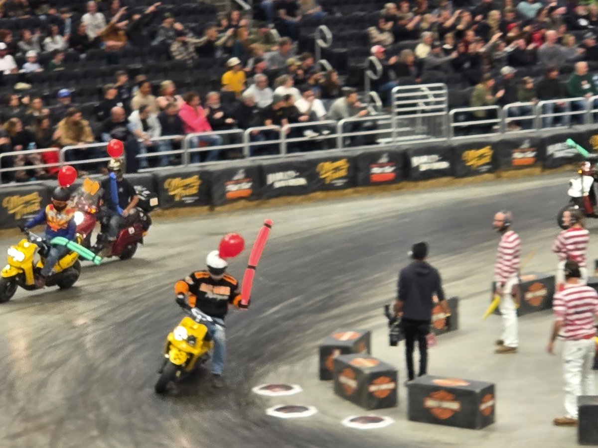 BikesN_Boobs's tweet photo. #mamatried #flatoutfriday #mke #wisco #chopper https://t.co/l57rIXzFoQ