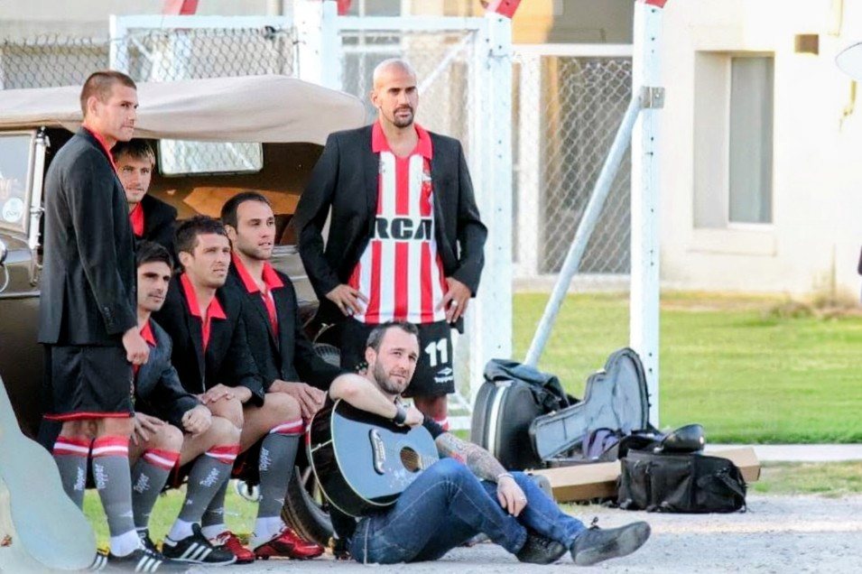 I v á n S a d o v s k y 🎸 tweet media