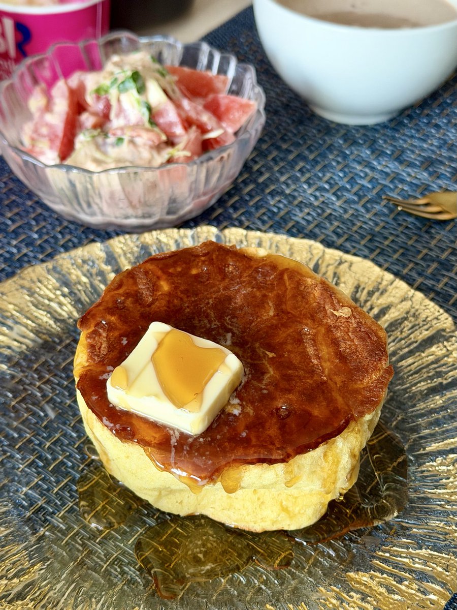 友人の助けで確定申告を終え、パートナーはご褒美にパンケーキを焼いてくれる。周囲のやさしさに生かされている。