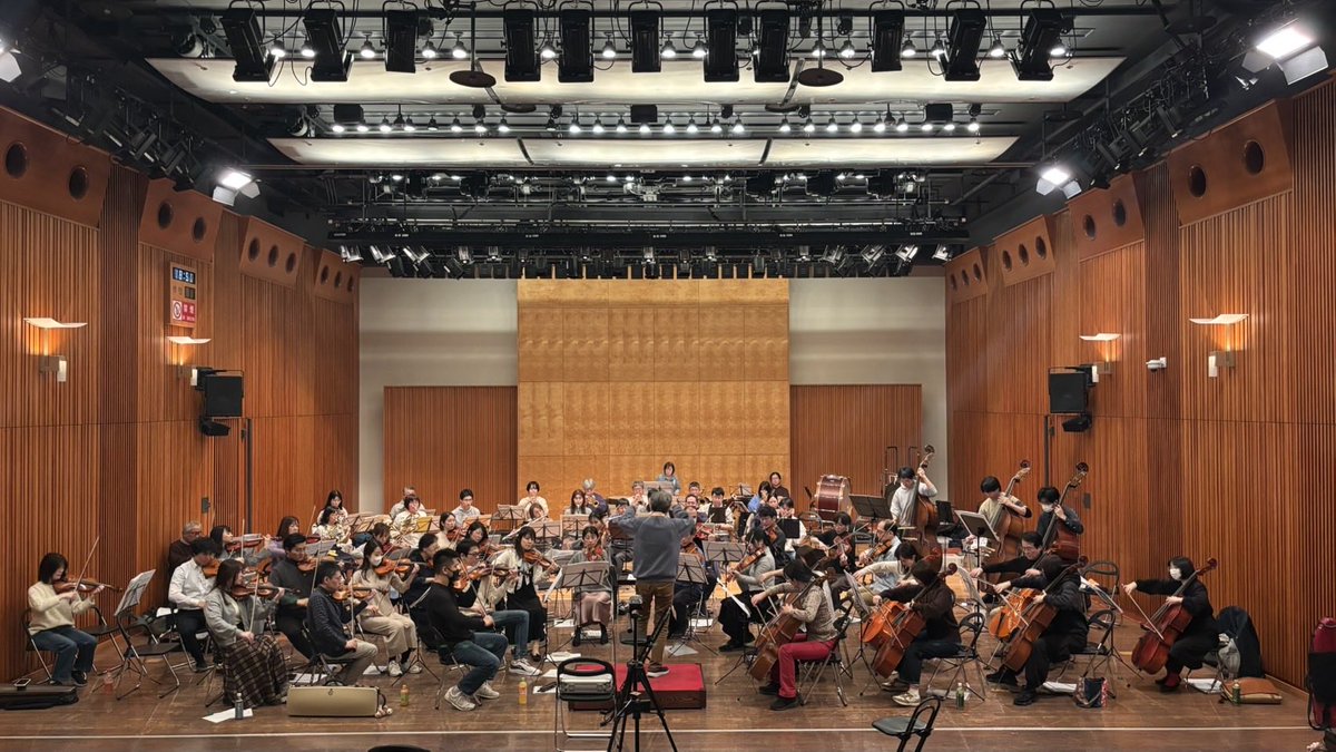 ncokoho's tweet photo. 本番まで三週間⏳
昨日はパーシモンホールで練習でした🎻🎺何度も使ってきた会場でしたが、これまでと少し配置を変えての練習は新鮮でした！まるで本番かのような緊張感😳と、たっぷりの高揚感✨

練習後は木全先生を囲み、パクチーと餃子とビール🍻🥟🍻温泉や海外旅行などの話題で盛り上がりました✨ https://t.co/KvC8vs419E