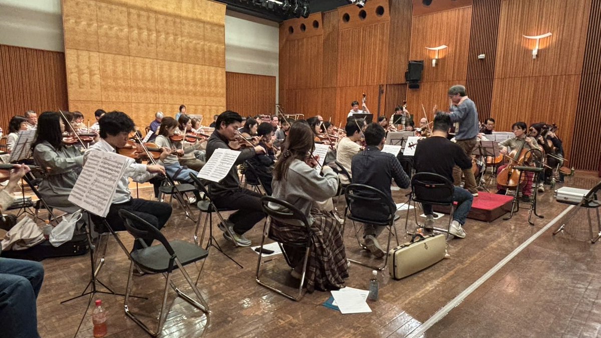 ncokoho's tweet photo. 本番まで三週間⏳
昨日はパーシモンホールで練習でした🎻🎺何度も使ってきた会場でしたが、これまでと少し配置を変えての練習は新鮮でした！まるで本番かのような緊張感😳と、たっぷりの高揚感✨

練習後は木全先生を囲み、パクチーと餃子とビール🍻🥟🍻温泉や海外旅行などの話題で盛り上がりました✨ https://t.co/KvC8vs419E